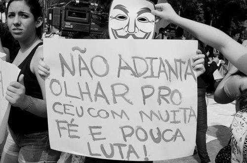 Juntos. Porém, separados.