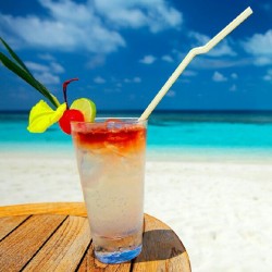 vicedd:  Para el calor…  | #Drink #Bebida #playa #Beatch #hot #calor -&gt;  (Tomada con Instagram)