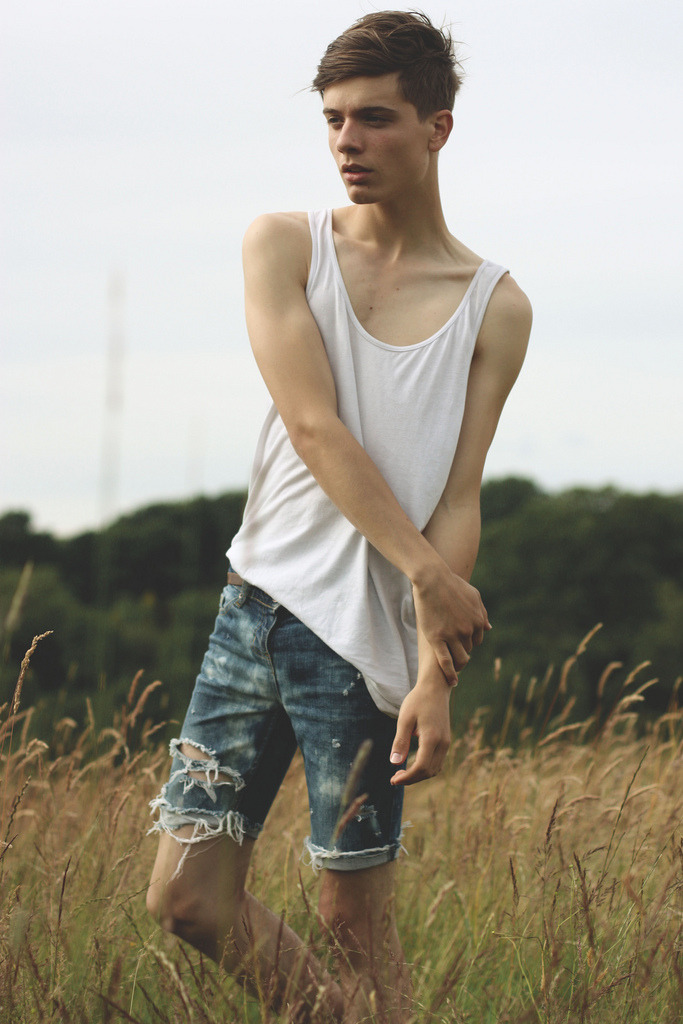 🐧 You Must Be Gay+ To View This Blog*