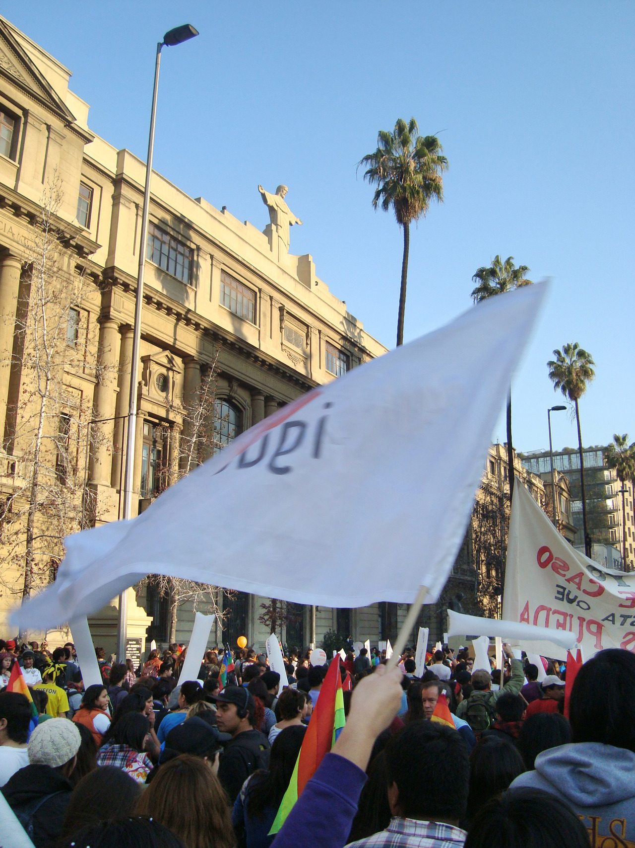 twistedmind-s:  thesuperstitious:  “Marcha por la Igualdad” Santiago, Chile.
