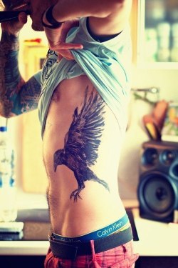 thatryguy:  I want this as my next tat… goes along with the raven motif I’m already sporting :) 