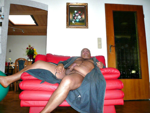 http://senioretgay2.tumblr.com/post/25770555650