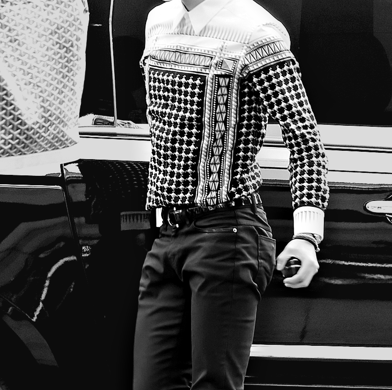 hyung-lover:  He doesnt need to take his clothes off at all ~ 