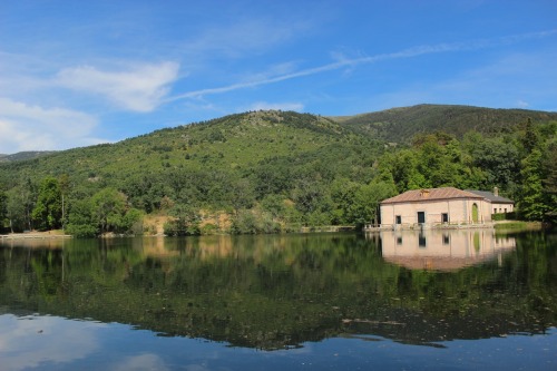 A lake found within the gardens of the Royal Palace of La Granja de San Ildefonso.  Segovia, Sp