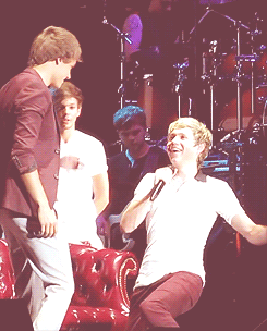 niallsfavoriteurl:  what actually goes through niall’s mind when liam moonwalks 