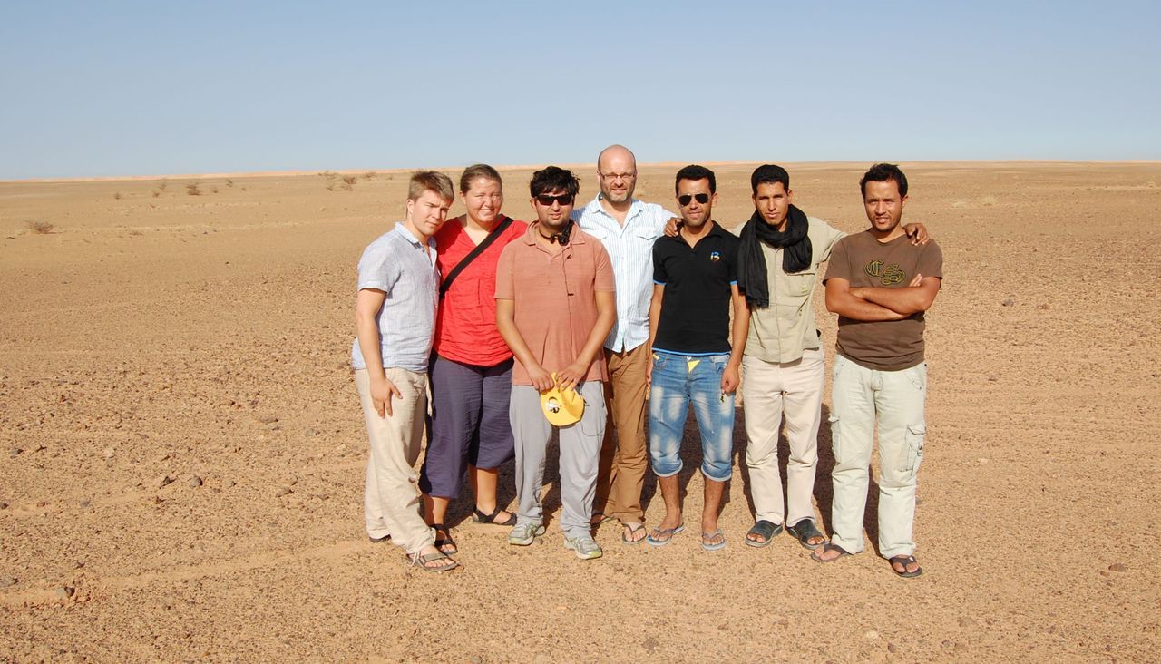 Så nært, men dog så fjernt..
Kyle Tsigakis fra FO-studentene, Ingrid Rostad fra Norsk Folkehjelp Solidaritetsungdom, Himanshu Gulati fra Fremskrittspartiets Ungdom og Erik Hagen fra Støttekomiteen for Vest-Sahara er på reise i de saharawiske...