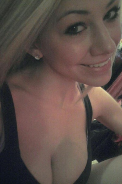 riseofwives:  Danielle Houghton 