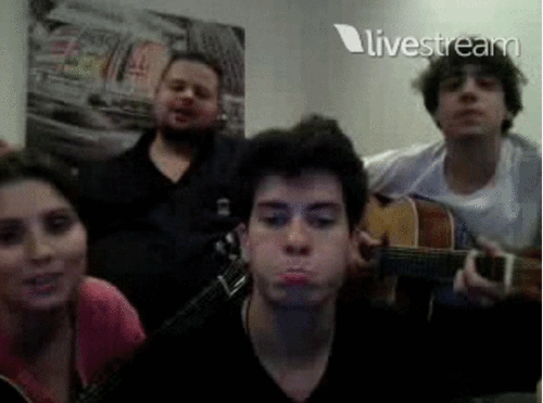  Reblogando de novo pelo LuAr Day, rs. 