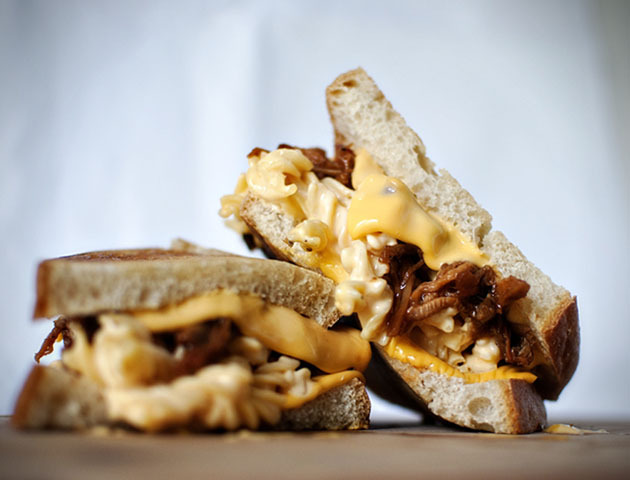 phoods:  (via Ultimate Manwich - Grilled Mac and Cheese, Pulled Pork &amp; Bacon