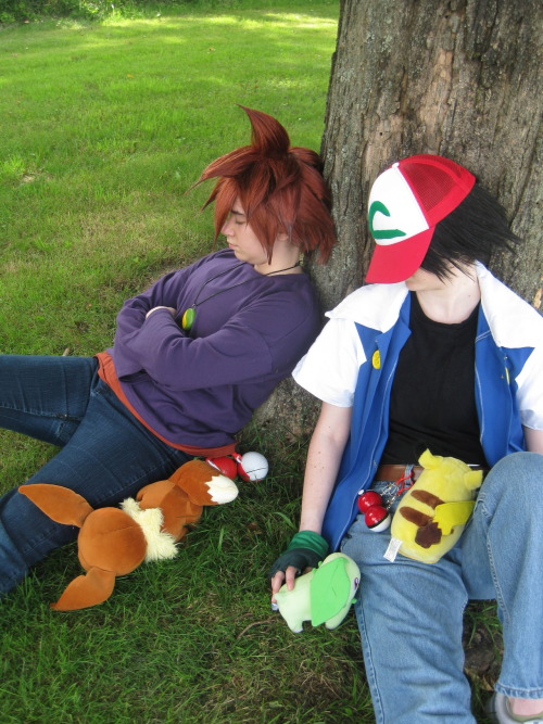 askashandgary:  girl-in-the-library:  Pokemon Photoshoot Part 2: Friends Intro Part 1: Rivals Part 3: More than friends Part 4: Individual poses Part 5: In which we attempt to recreate a couple of internet memes  ((June 2012 - Friendship!)) 