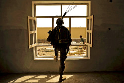 world-fam0us:  Window watch by The U.S Army 