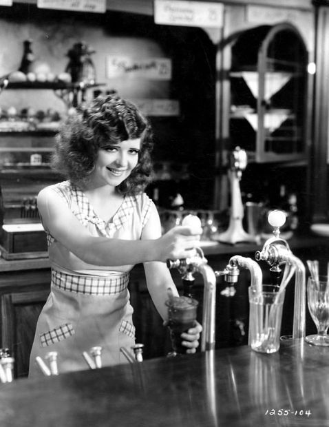 captainlouishayward:55/100 Favorite Photos of Clara Bow