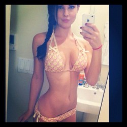 Musclephone:  #Bikini Self-Shot By @Amandacerny 