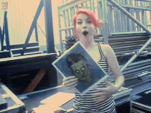 xxalliwantedwasyouxx:  -hayley’s reaction to a gift. 