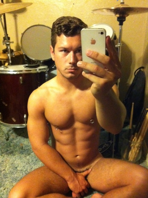 cmhcub:  (via Guys with iPhones)