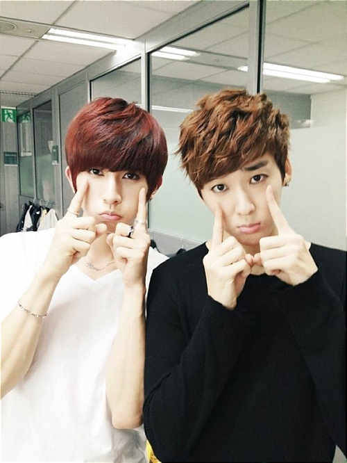 mrs-kwonleadah:[me2day U-KISSme]Kevin & Kiseop 