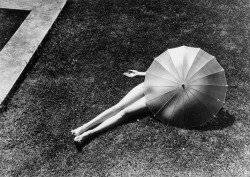  Nude with Parasol munkacsi 1935 