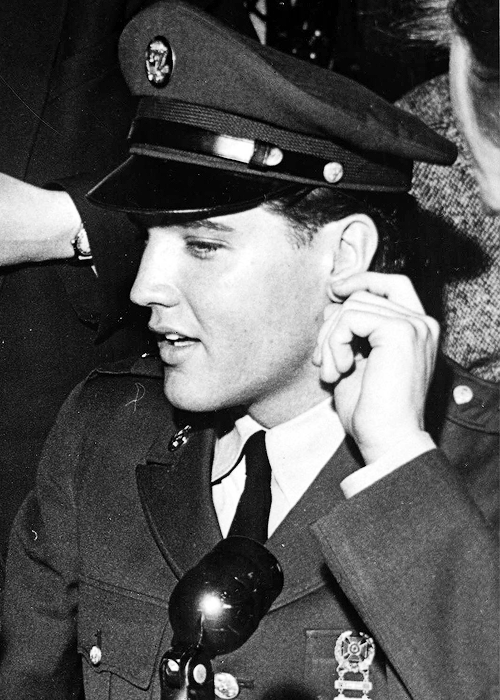 ELVIS PRESLEY