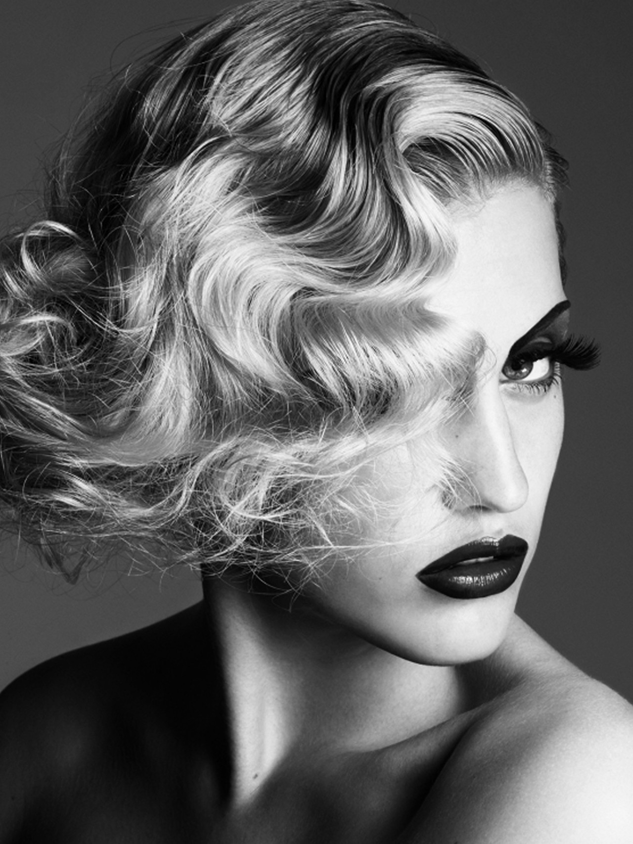VAMP DREAMING IN HOLLYWOOD