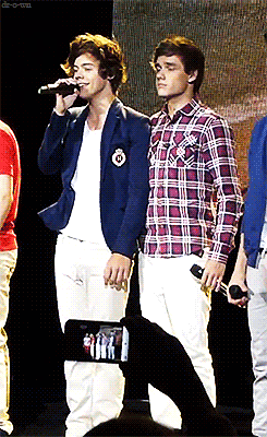 Aww, Poor Liam... But Harry's Face...