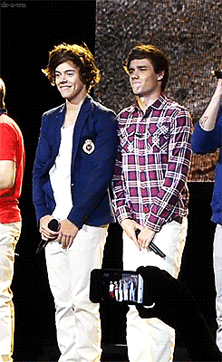 Aww, Poor Liam... But Harry's Face...