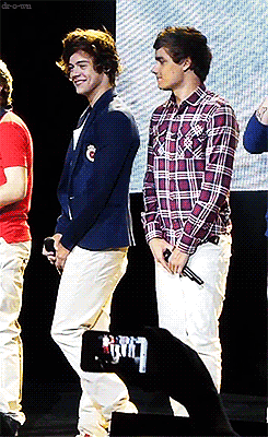 Aww, Poor Liam... But Harry's Face...