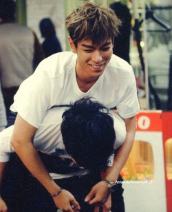 vipuntilwhenever:  TODAE’s love for piggyback rides. 