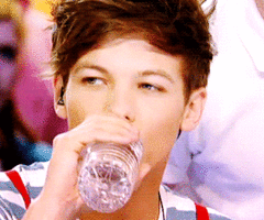 stalking-one-direction:  Reasons why I want to be a water bottle: a photoset.photos and gifs not mine
