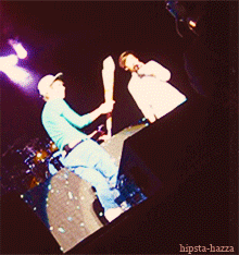 hipsta-hazza:  Niall giving Louis a rose that was thrown on stage at the Toronto concert on May 31. 