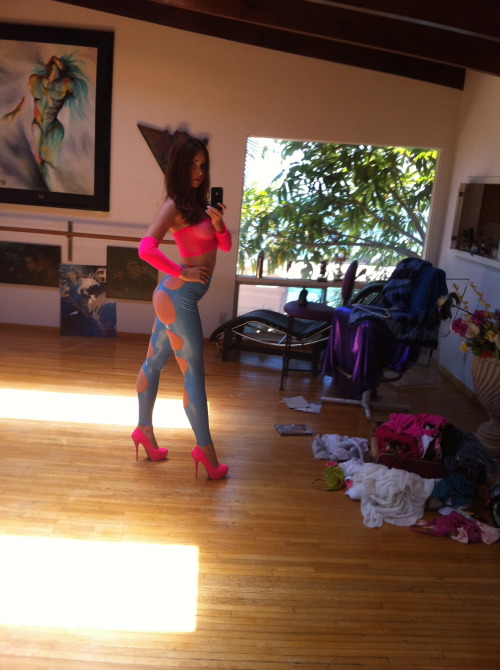 melodyjordanxxx:   ;) on set for evil angels porn pictures