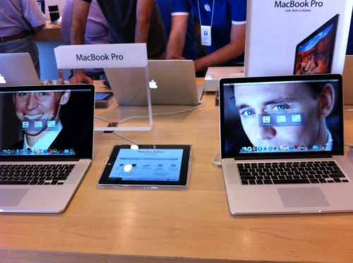 stopitsgingertime:so today the apple store got loki’d