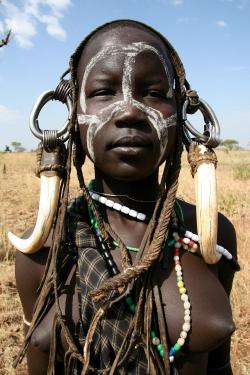 lovelydarknipples:  tribalnudes:  Mursi Tribe,