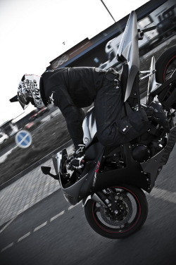 dressedtilnine:  Yamaha R1 . by Charakterny on Flickr. 