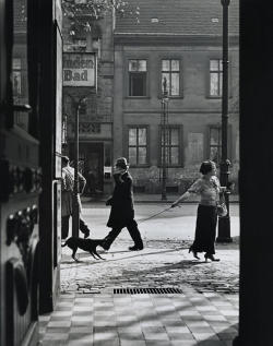 luzfosca:  Roman Vishniac Recalcitrance, Berlin, 1926 From International Center of Photography Thanks to firsttimeuser 