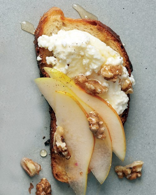 gettingahealthybody:  Cottage cheese, walnuts, pears, honey on toast.