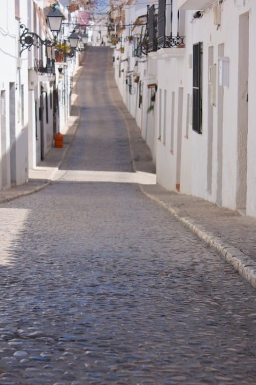 travelingcolors:Little streets of Altea | Spain by Natalia Romay