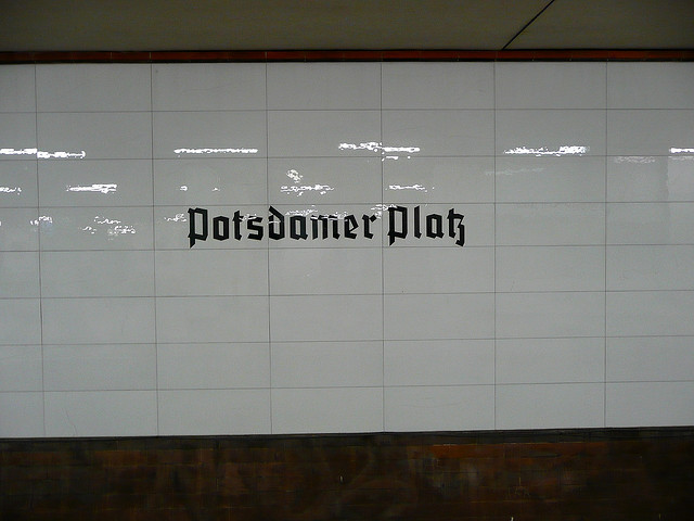 ichliebedichberlin:  S-bahn, Potsdamer Platz by Metro Centric on Flickr. 