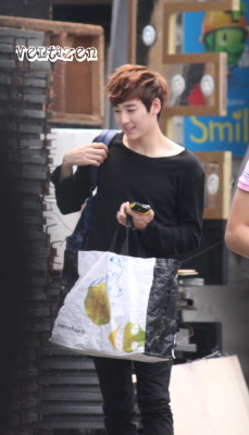 shiny-seoul:  cheernatt:  120624 U-KISS (KEVIN, AJ, ELI, HOON, and KISEOP) before Inkigayo     Hoon ;A;