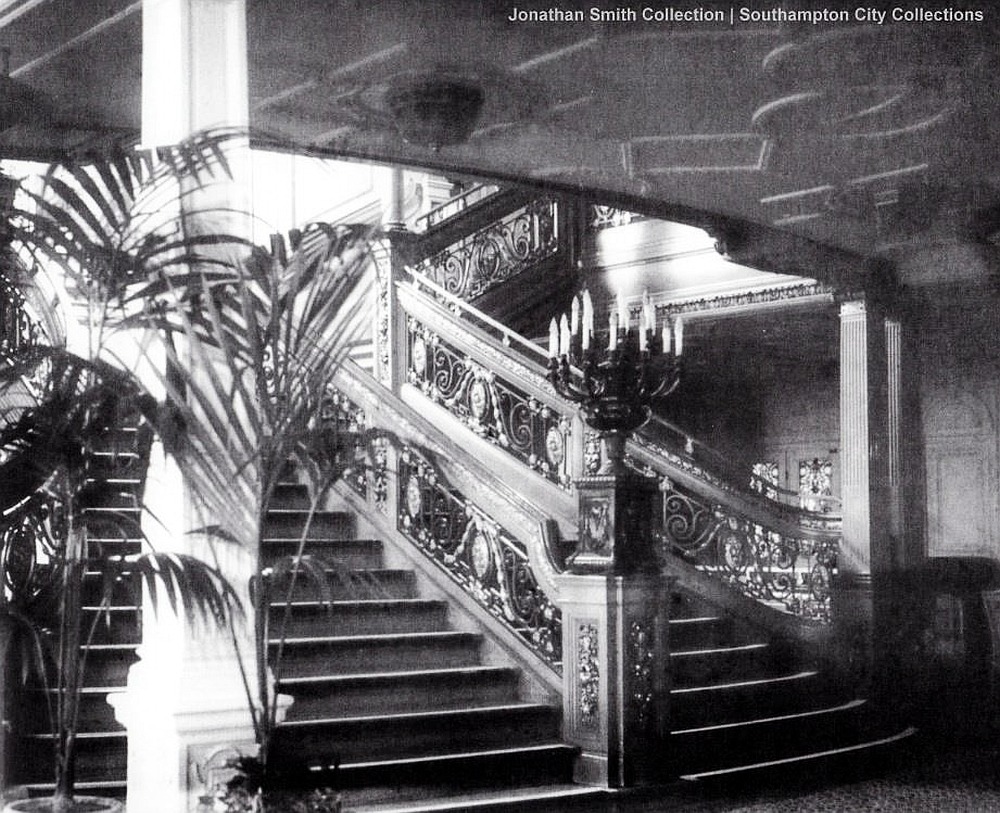 Magnificent Titanic The D Deck Landing Of The Grand Staircase In The