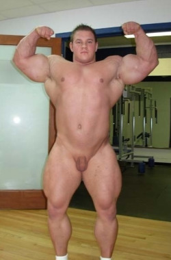 musclemountainlion:  myfavoritemen:  Young