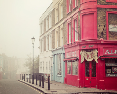 desideray:  Alice’s by IrenaS on Flickr. 
