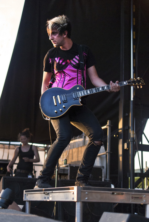 jagkarth:  Jack Barakat of All Time Low  Vans Warped Tour - Pomona, CAJune 22, 2012  