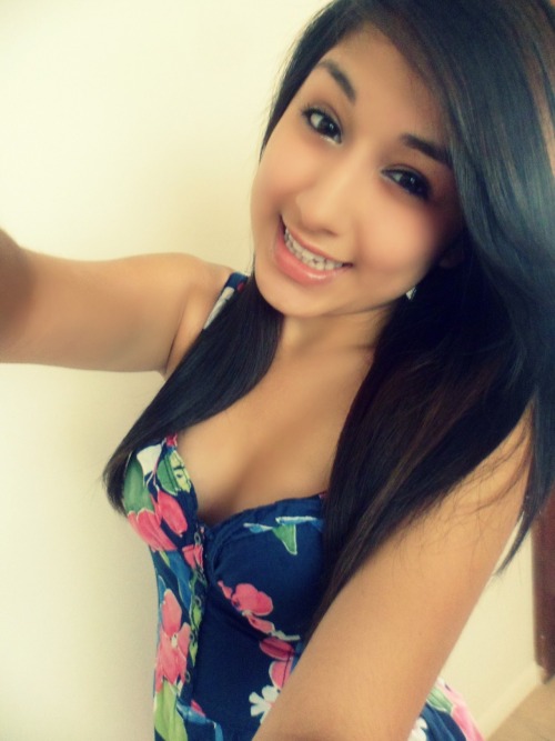 pshhmetro:  imasexypancake:  ricoflow:  she is sexy wish i had a gf like this <3  i call dibs.  She cute ♥ :o