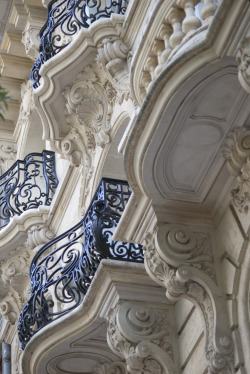 suggestivedesigns:  French balcony architecture. 