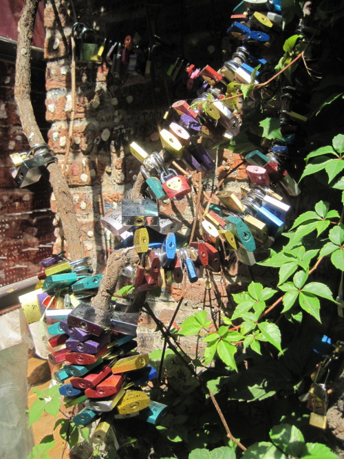 Locks all over the gates of Casa di Giulietta in Verona, Italy