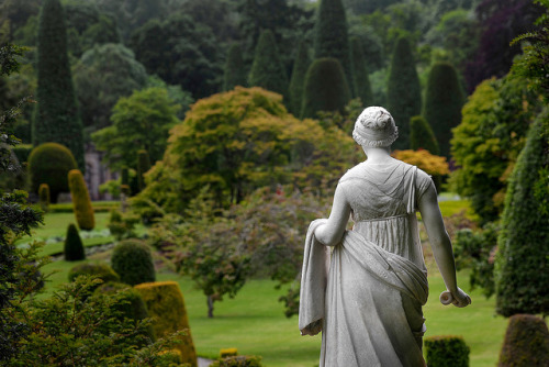 gatestowonderland:  Scotland // Drummond Castle Gardens by jo:wra on Flickr. 