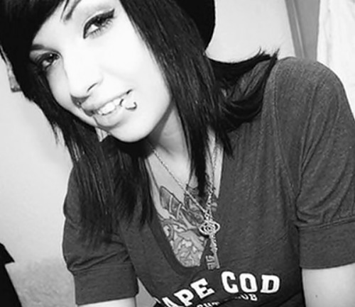 Boobs, pls?