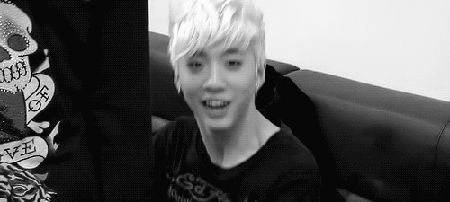 jxngups:  1/∞ gifs of Yongguk | Yongguk testing the firmness of Jongup’s ass smacking Jongup’s butt 