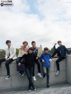 meow-tea:  Official Exo-K in London Kakao Talk pictures. 