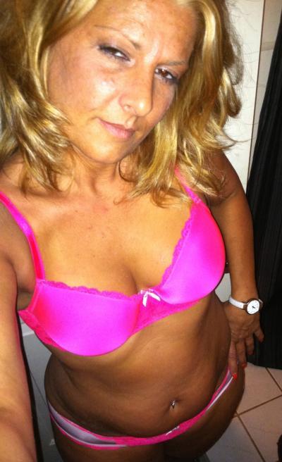 http://myfavmilf.tumblr.com/post/26229078408